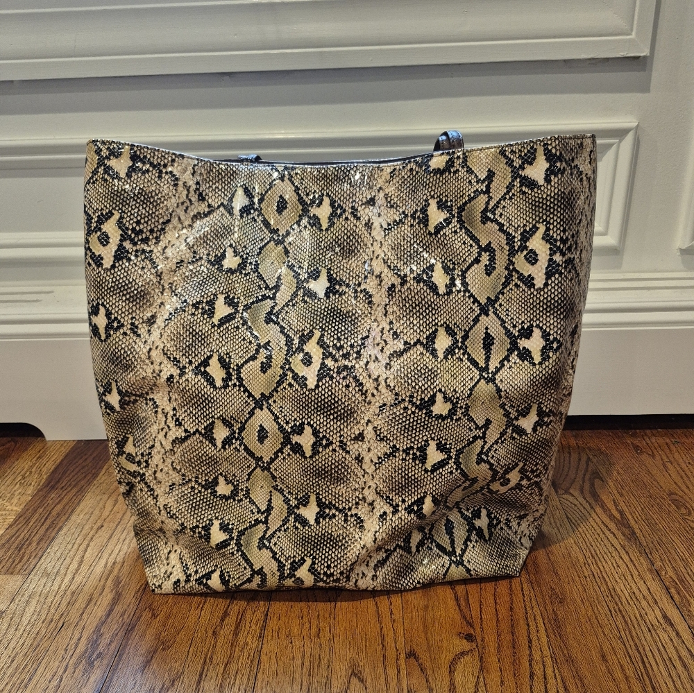 DSW Spacious Tan and Black Snakeskin Shoulder Bag with Matching Wristlet